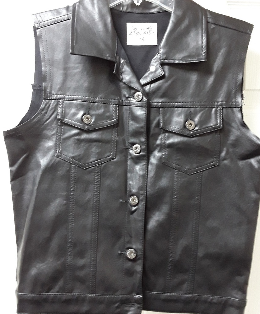So Nikki black vest